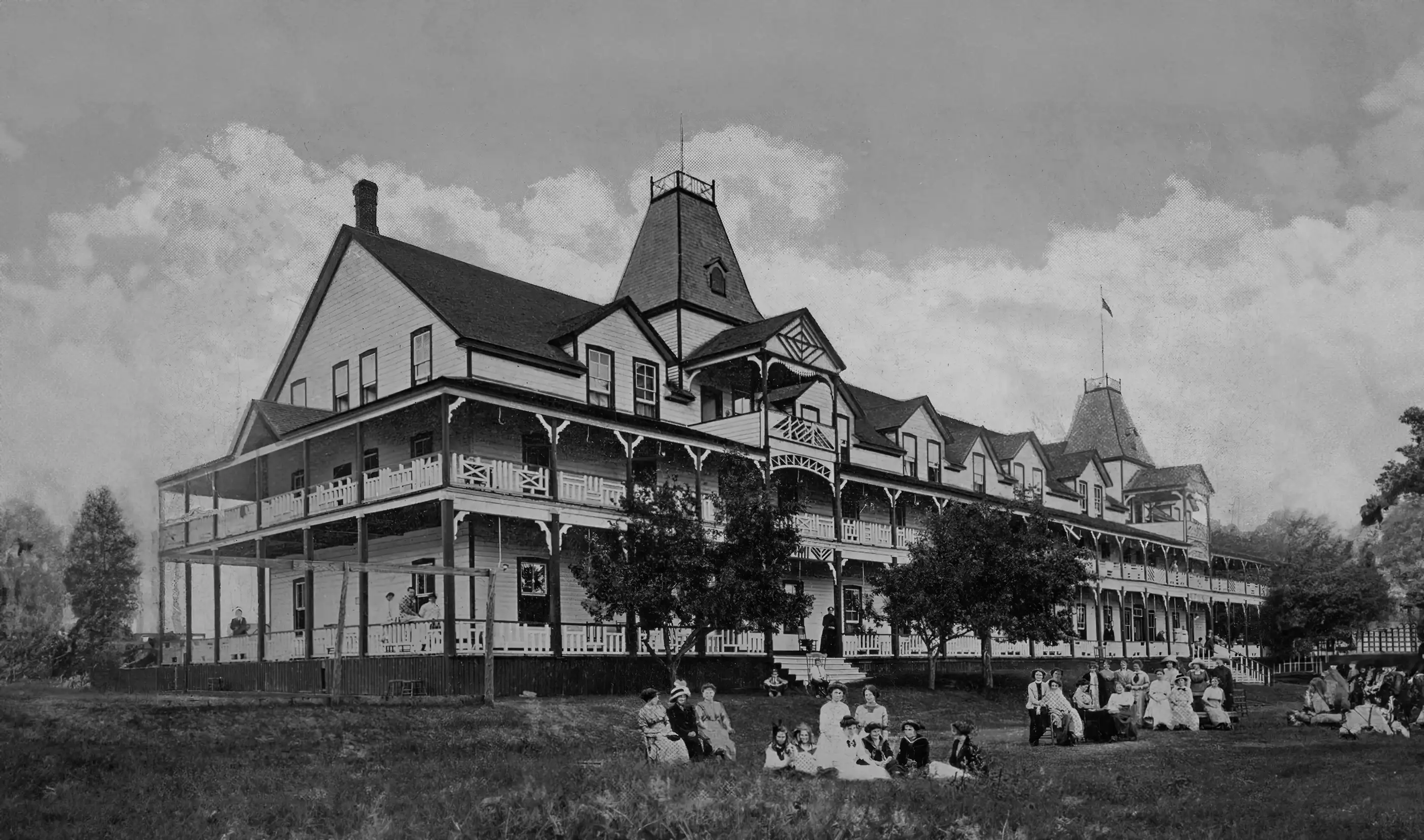 Muskoka Ontario Historic Hotel on Lake Rosseau Windermere House
